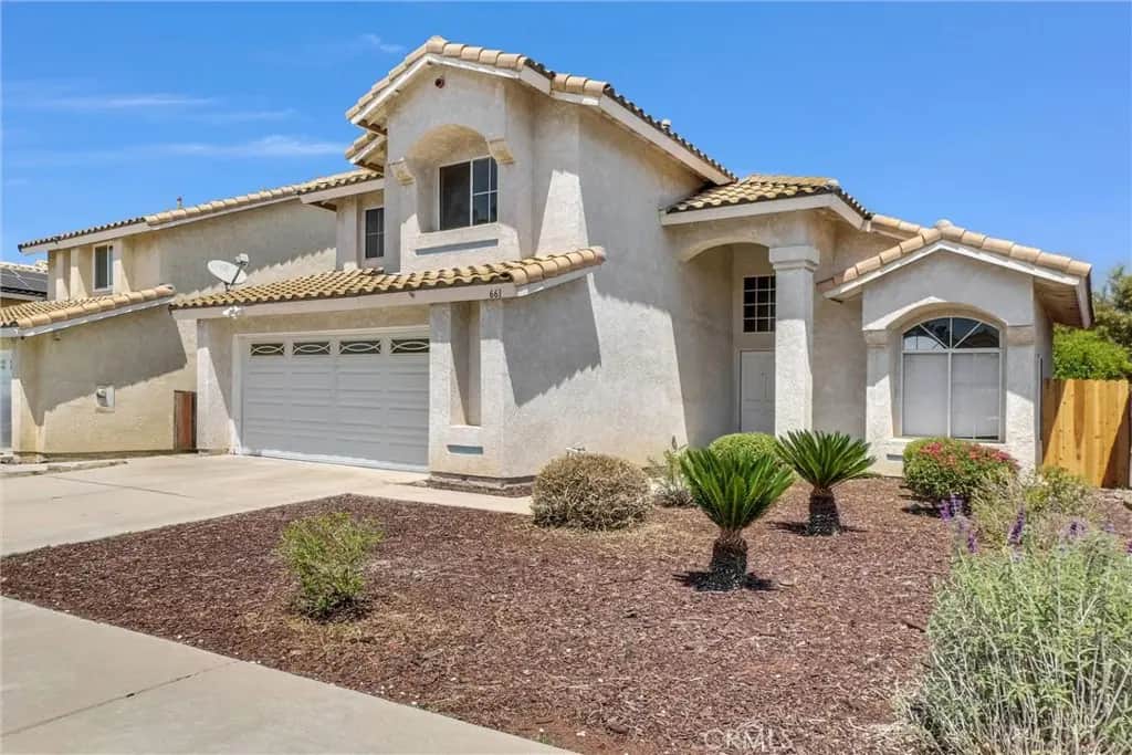 661 La Cumbre, Corona, CA — listing photo 1