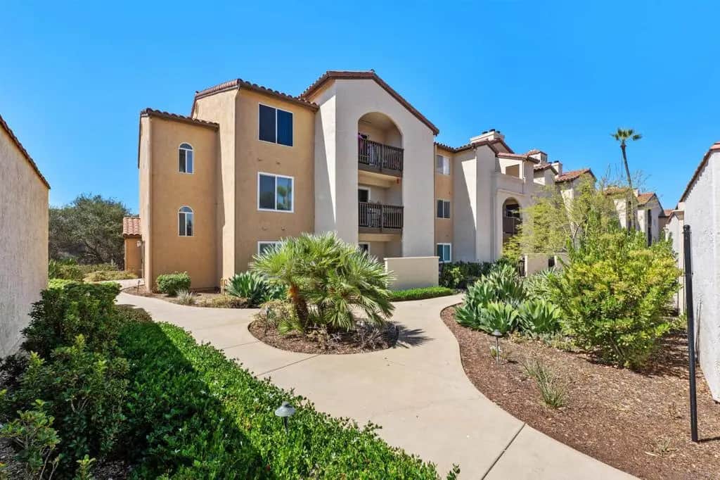 7130 Shoreline Dr 1208, San Diego, CA — listing photo 1