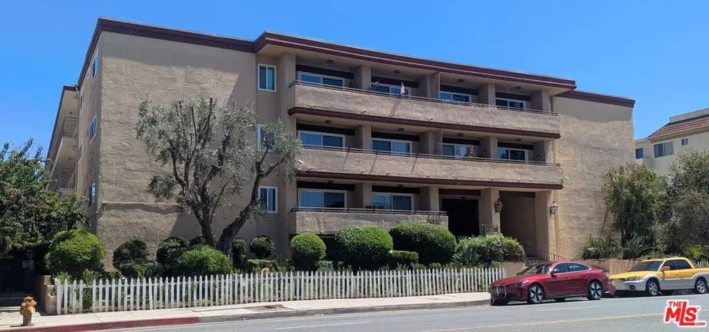 5412 Lindley Avenue 218, Encino, CA — listing photo 1