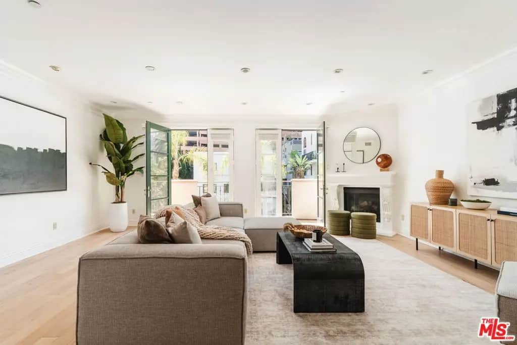 11749 Goshen Avenue 202, Los Angeles, CA — listing photo 1