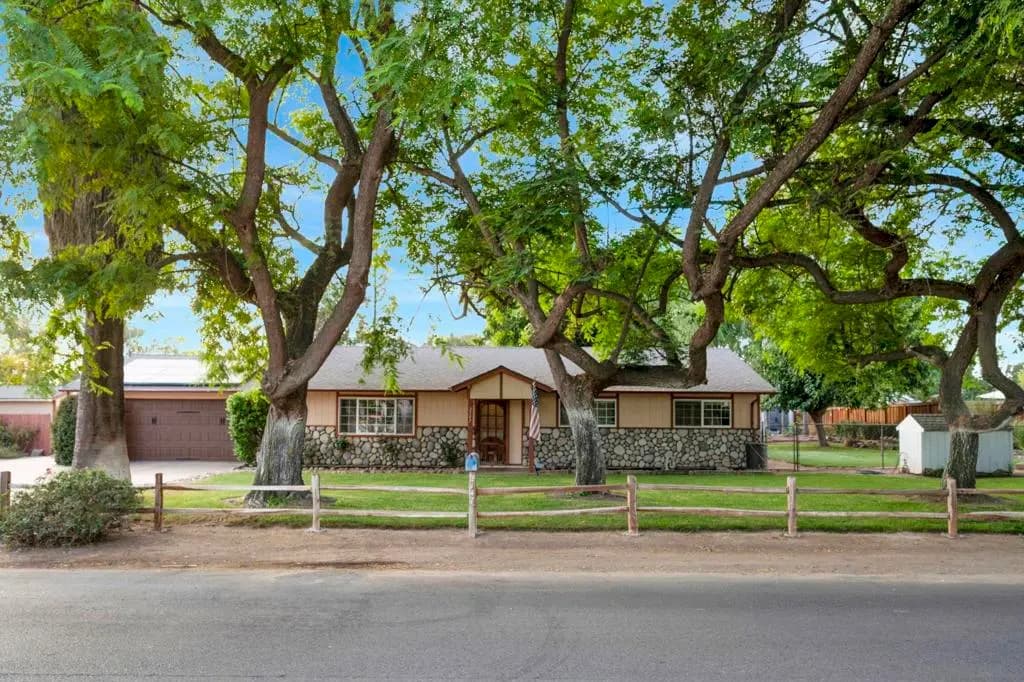 2147 Raymond Ave, Ramona, CA — listing photo 1