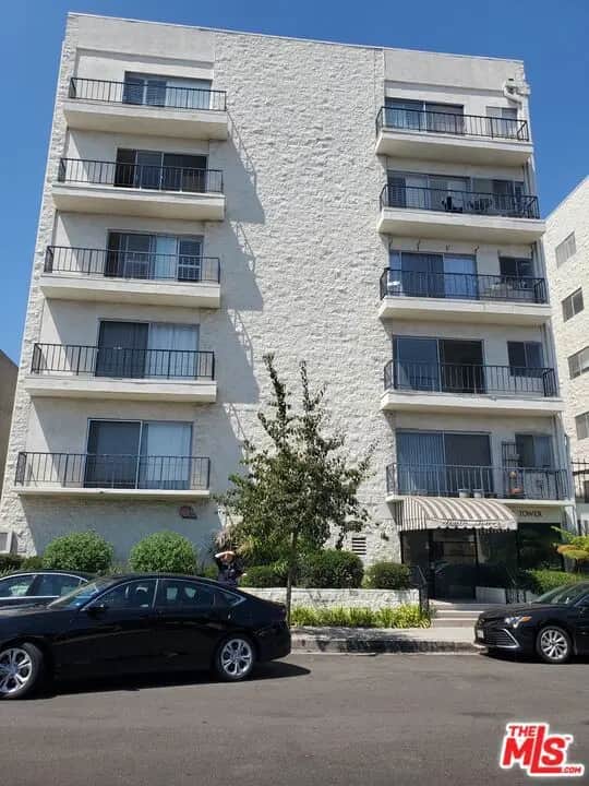 1115 S Elm Drive 405, Los Angeles, CA — listing photo 1