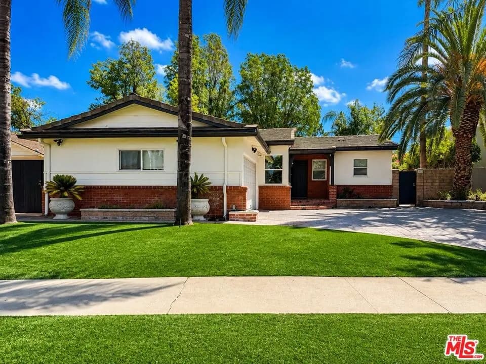 5406 Garden Grove Avenue, Tarzana, CA — listing photo 1