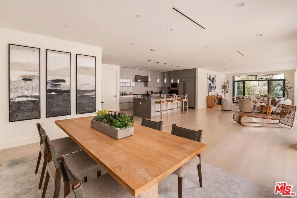 425 N Palm Drive 402, Beverly Hills, CA — listing photo 1