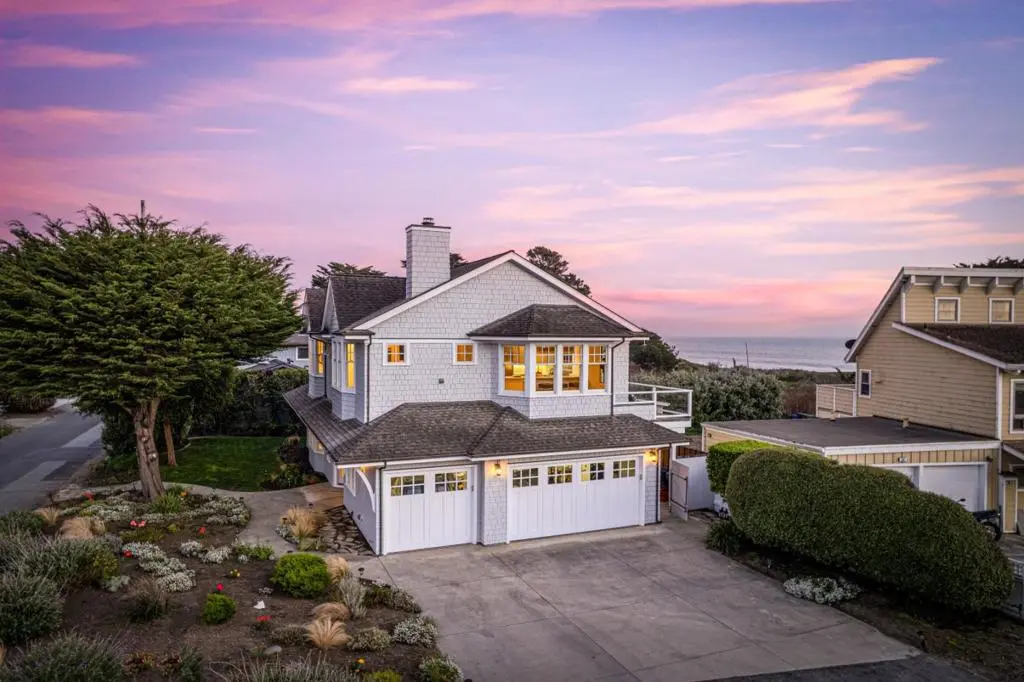 2 Alameda Avenue, Half Moon Bay, CA — listing photo 1