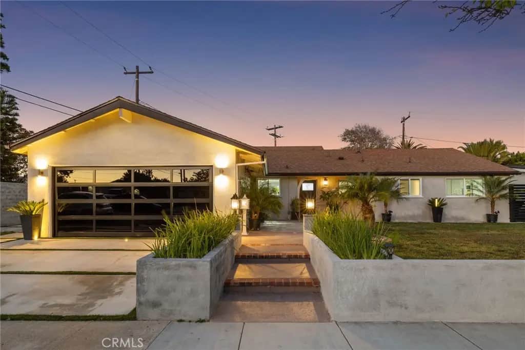 2750 San Carlos, Costa Mesa, CA — listing photo 1