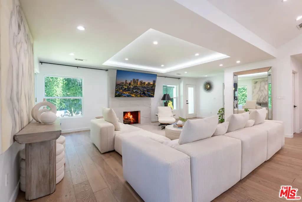 15710 Hartsook Street, Encino, CA — listing photo 1