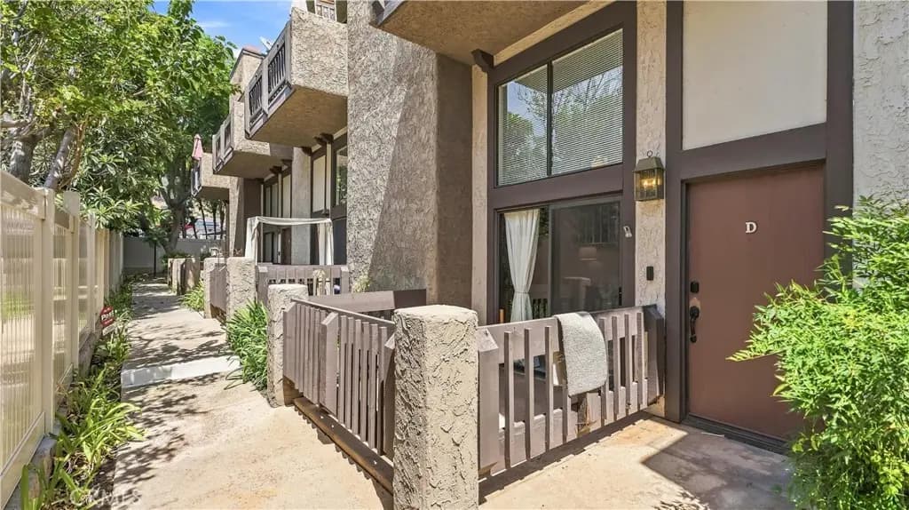 1909 Huntington Drive D, Duarte, CA — listing photo 1
