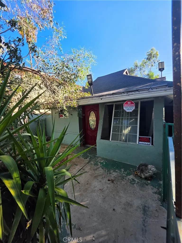 5925 Whitnall Highway, Los Angeles, CA — listing photo 1