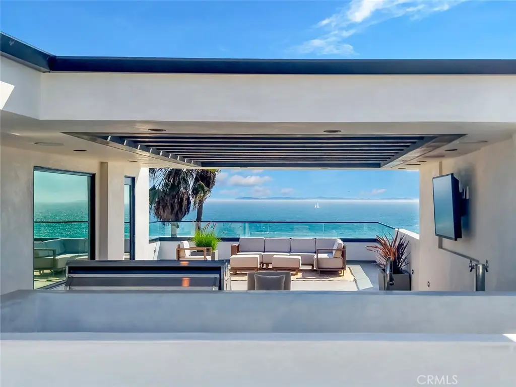 816 Pacific Coast Highway, Huntington Beach, CA — listing photo 1