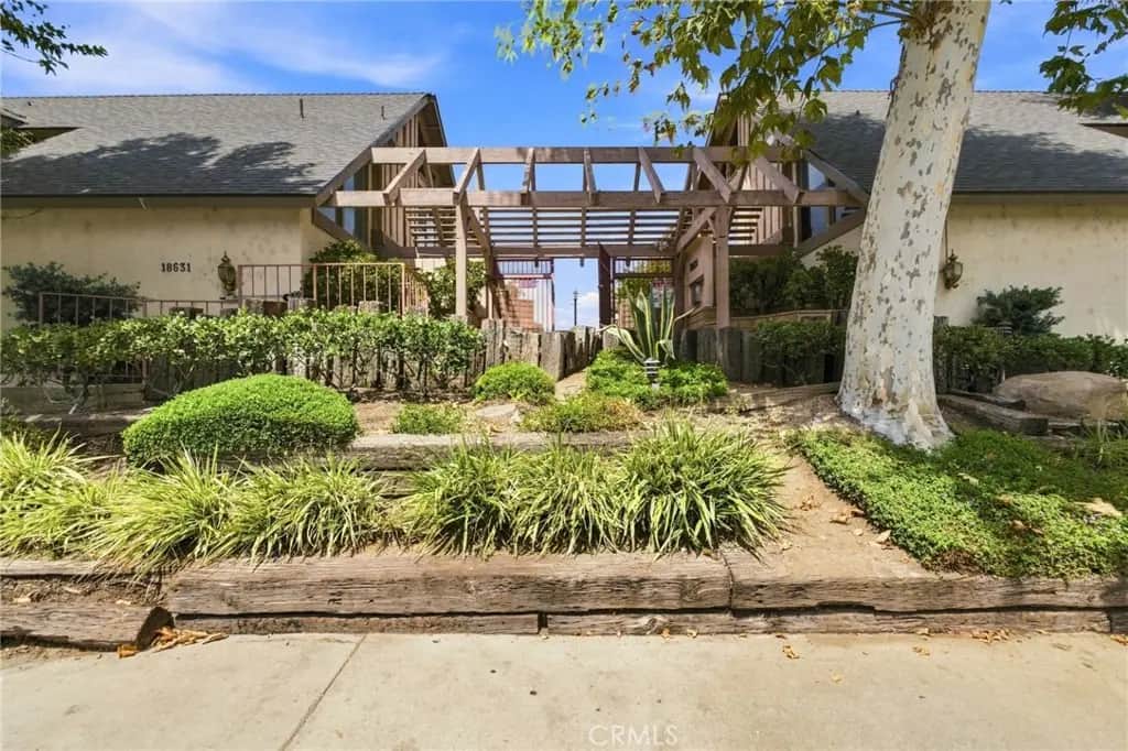 18631 Collins 30, Los Angeles, CA — listing photo 1