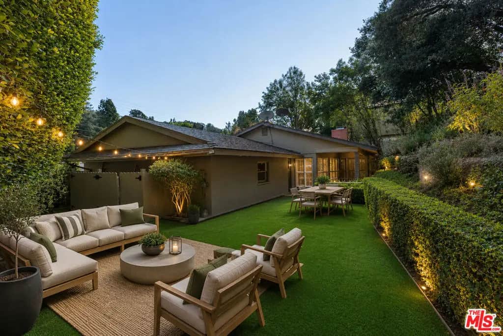 2559 Hutton Drive, Los Angeles, CA — listing photo 1