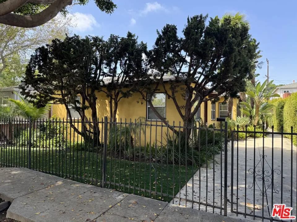 2005 Oak Street, Santa Monica, CA — listing photo 1