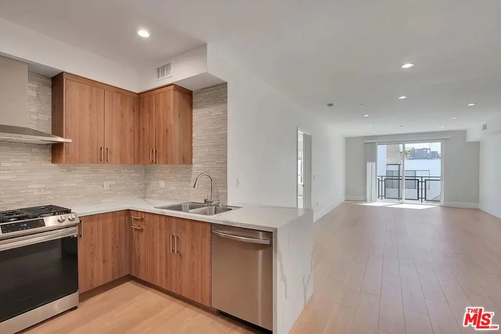14419 Riverside Drive 203, Sherman Oaks, CA — listing photo 1