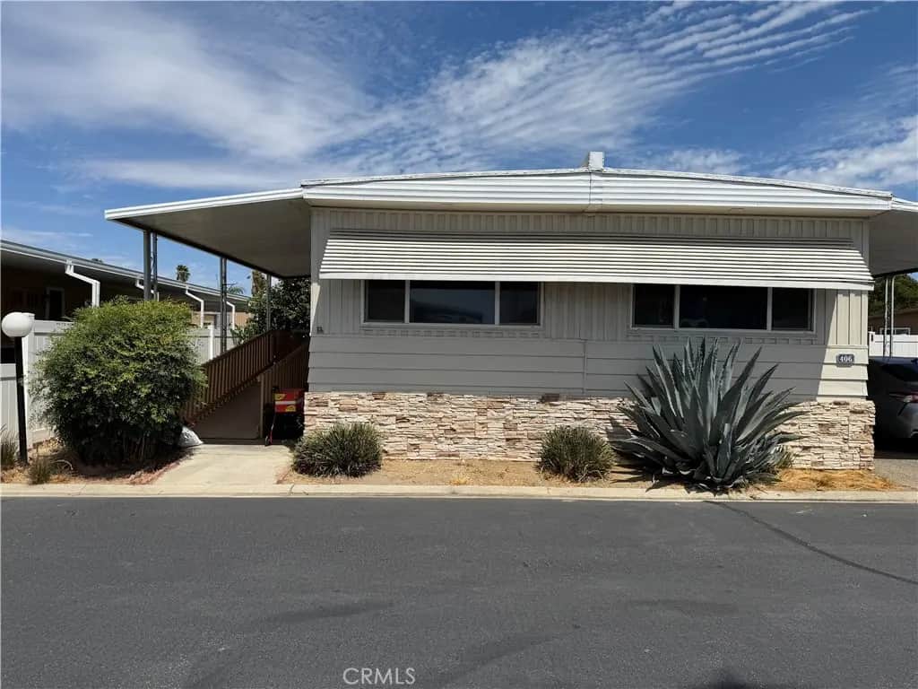3825 Crestmore 406, Riverside, CA — listing photo 1