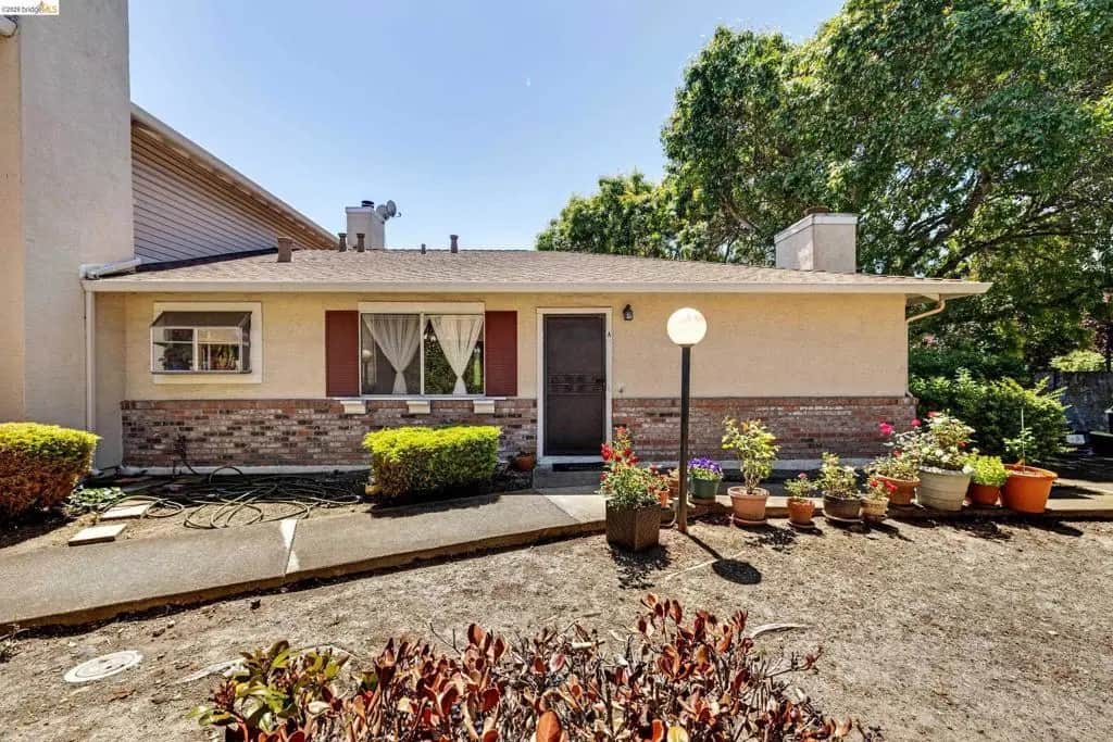 2567 El Portal Dr A, San Pablo, CA — listing photo 1