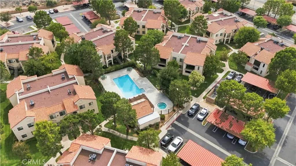 2554 Olive Dr Apt 8, Palmdale, CA — listing photo 1