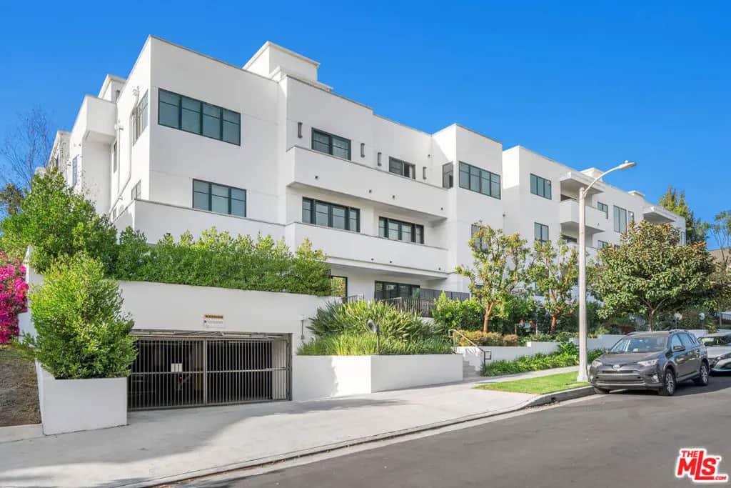 859 S Lucerne Boulevard 110, Los Angeles, CA — listing photo 1