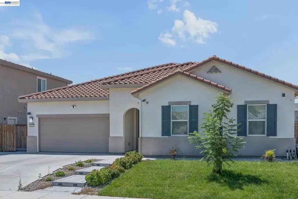 2133 Day Lily Ave, Manteca, CA — listing photo 1