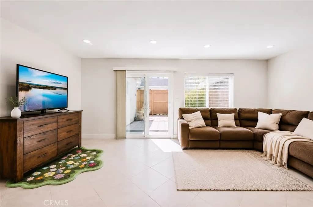 47 Fox 27, Irvine, CA — listing photo 1