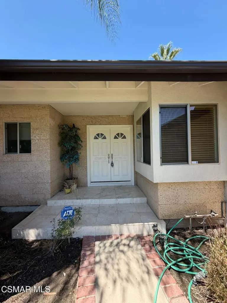23723 Oxnard Street, Woodland Hills, CA — listing photo 1