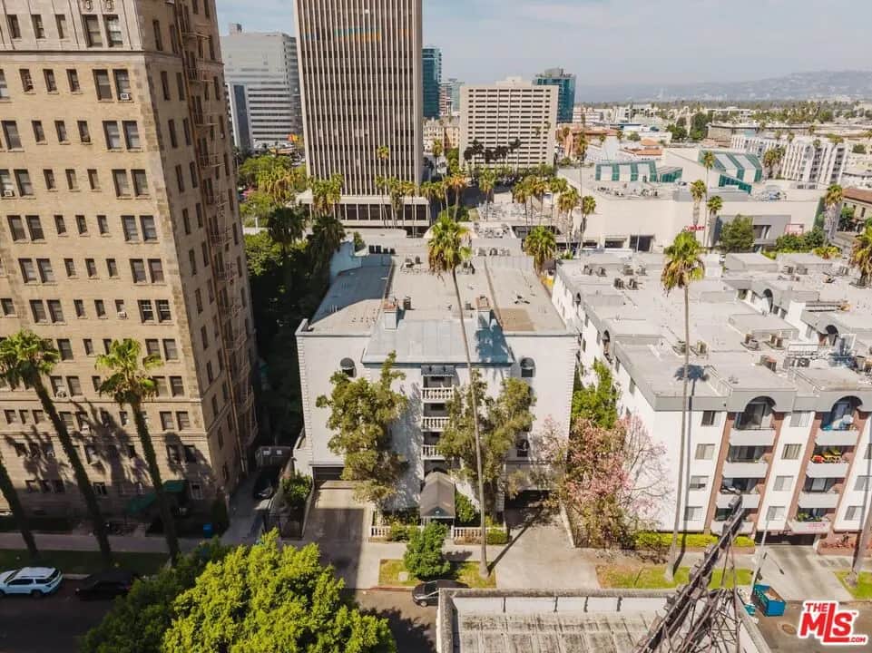 631 S Kenmore Avenue 303, Los Angeles, CA — listing photo 1