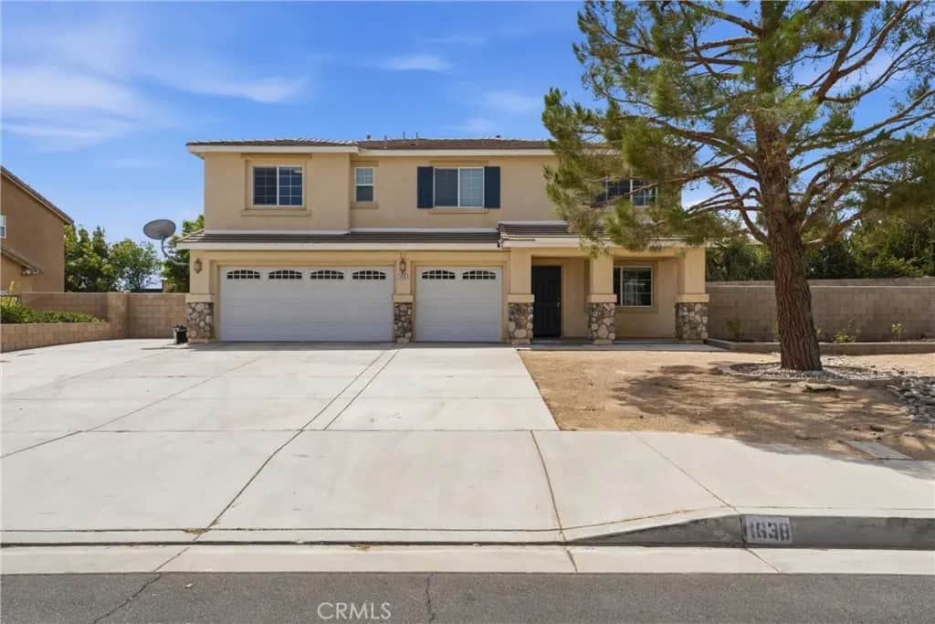 1638 E Miki Way, Lancaster, CA — listing photo 1