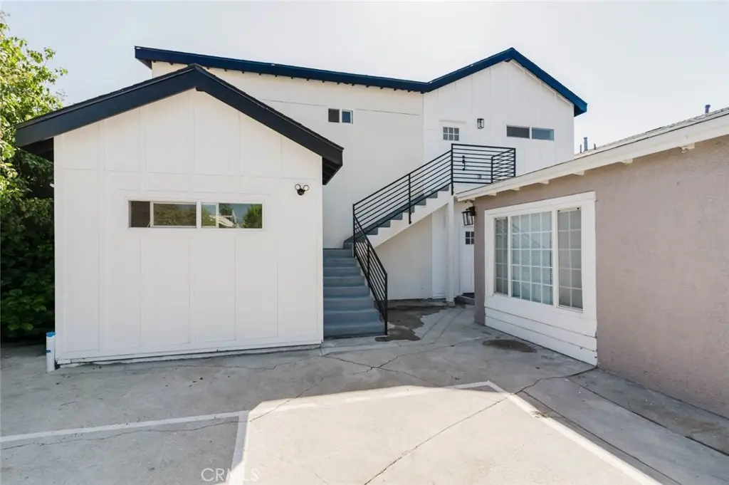 5732 Willowcrest Avenue 3, North Hollywood, CA — listing photo 1