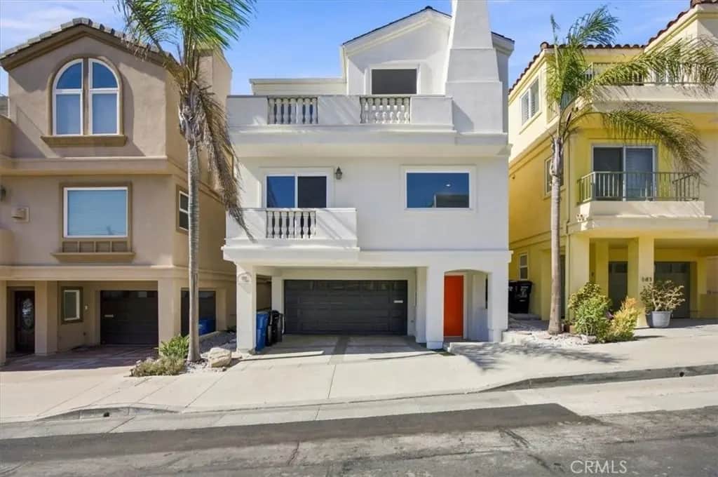 137 Lyndon Street, Hermosa Beach, CA — listing photo 1