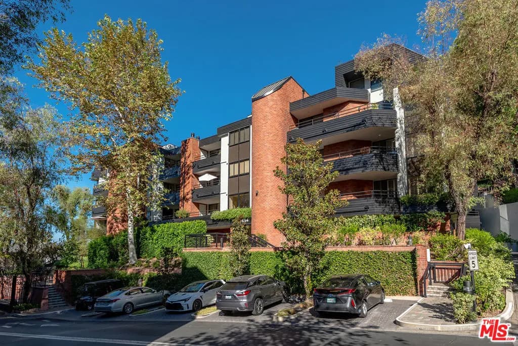 4784 Park Encino Lane 103, Encino, CA — listing photo 1