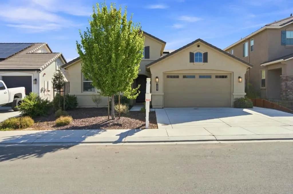 1261 Azalea Drive, Hollister, CA — listing photo 1