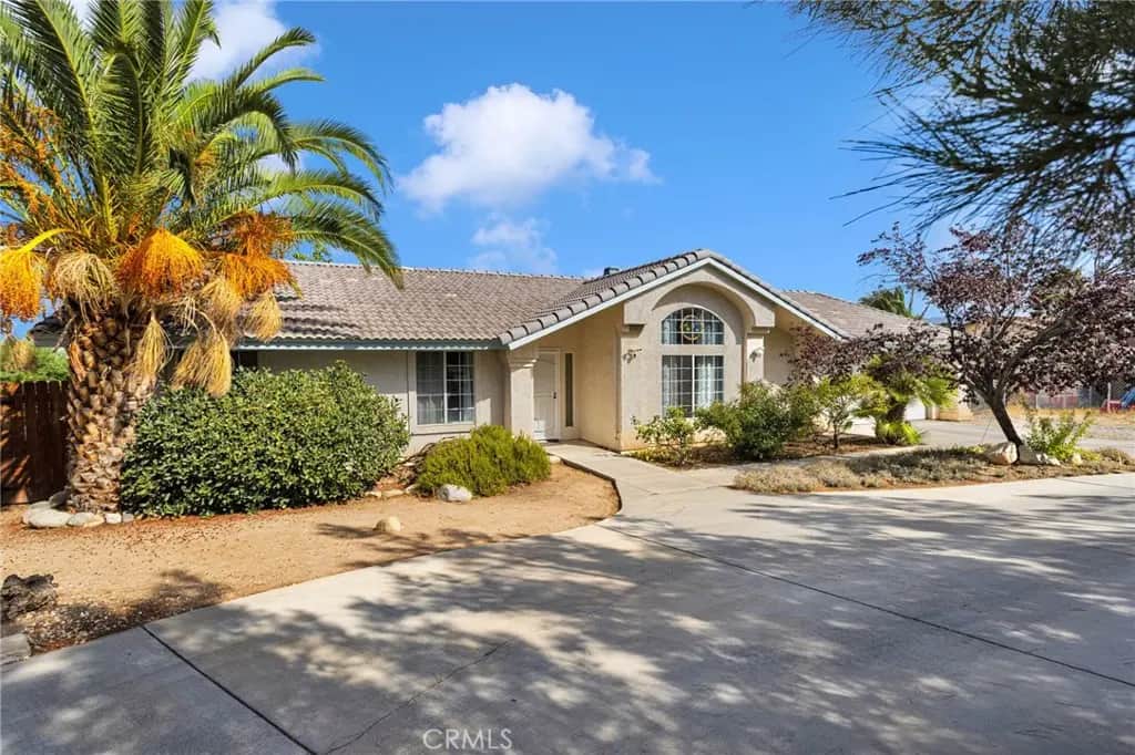 8951 Avocado, Hesperia, CA — listing photo 1