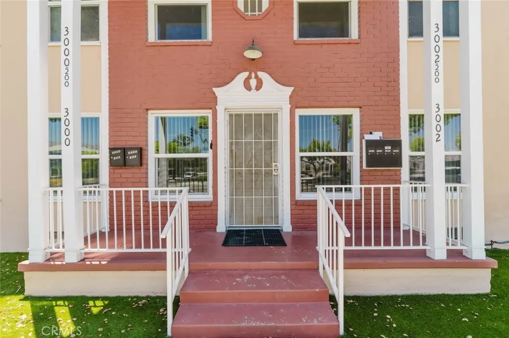 3002 W Victory Boulevard 200, Burbank, CA — listing photo 1