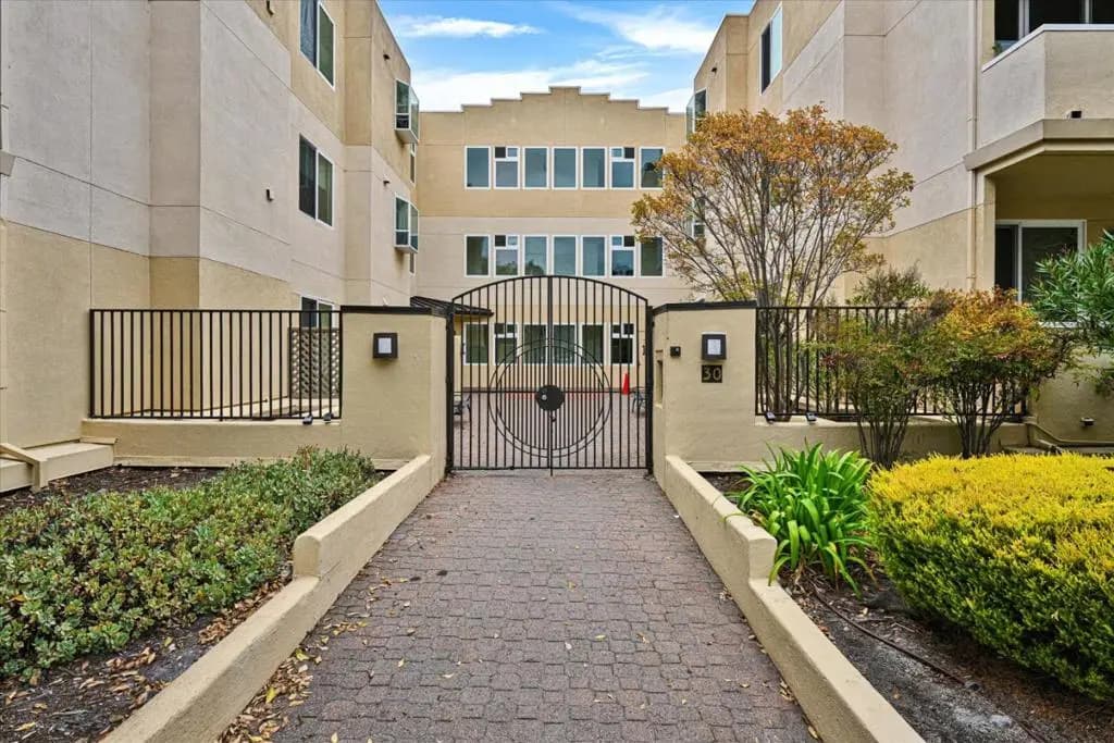 30 Lorton Avenue 303, Burlingame, CA — listing photo 1