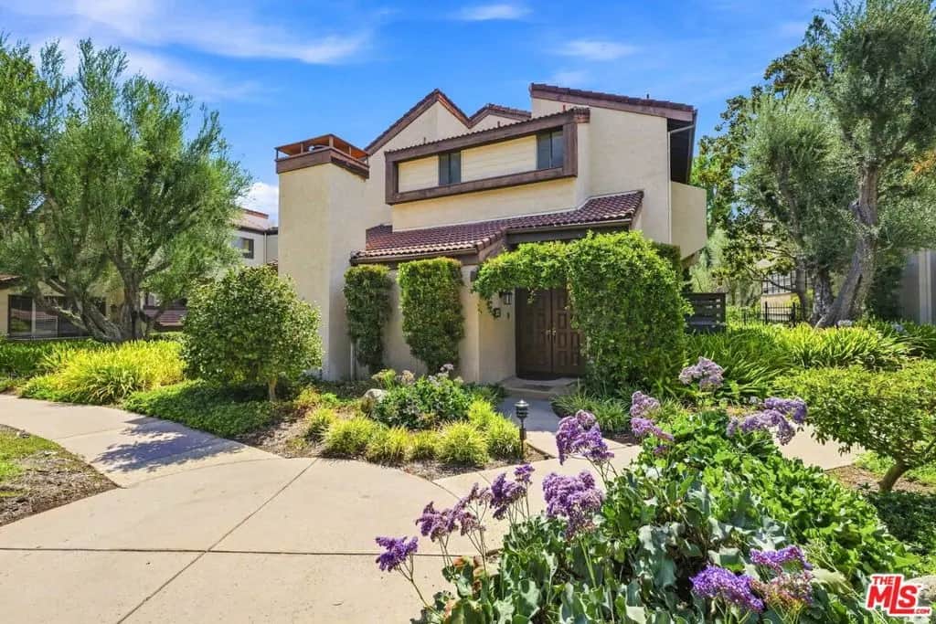 21801 Burbank Boulevard 83, Los Angeles, CA — listing photo 1