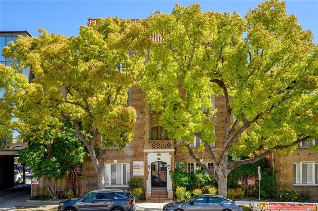 228 S Kenwood Street 402, Glendale, CA — listing photo 1