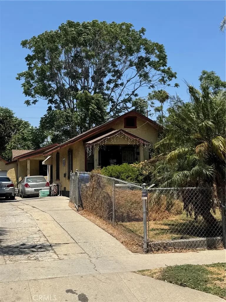 811 East 113th Street, Los Angeles, CA — listing photo 1