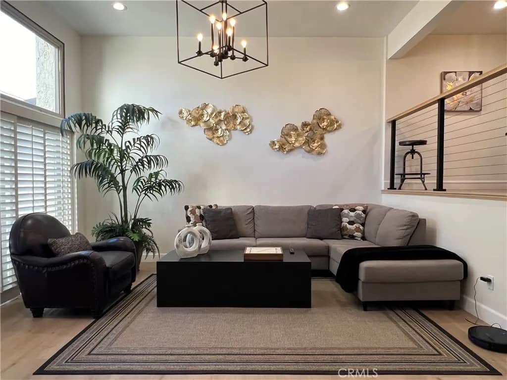 6242 Nita Avenue, Woodland Hills, CA — listing photo 1