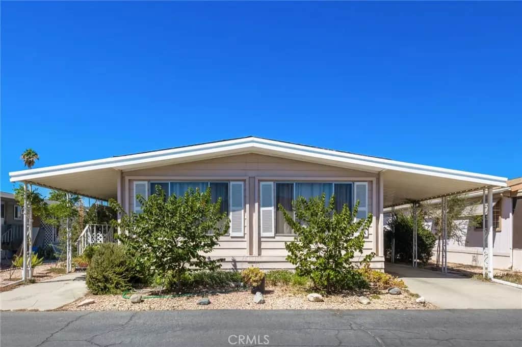 1525 W Oakland Avenue 79, Hemet, CA — listing photo 1