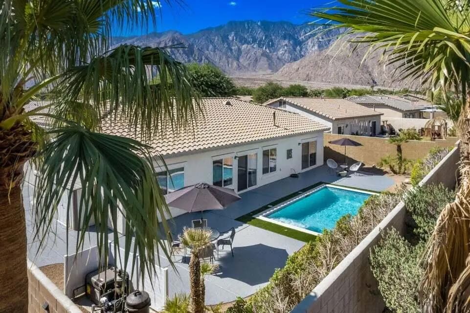 836 Mira Grande, Palm Springs, CA — listing photo 1