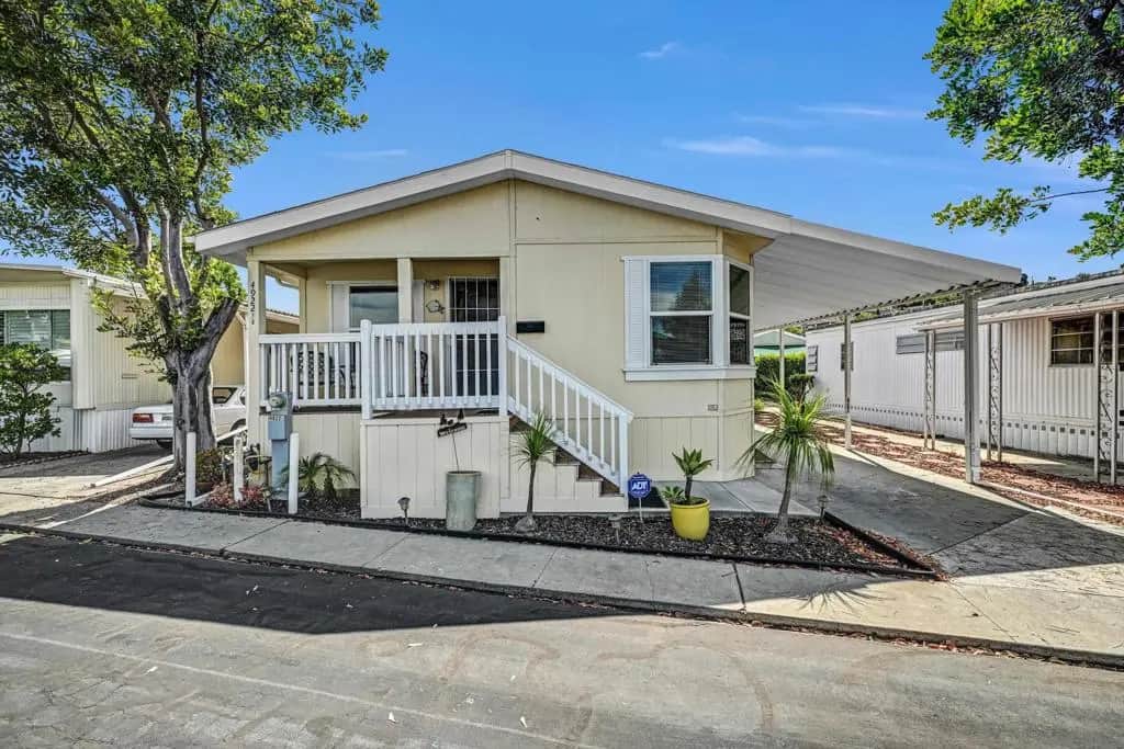 4922 1/2 Old Cliffs Rd., San Diego, CA — listing photo 1
