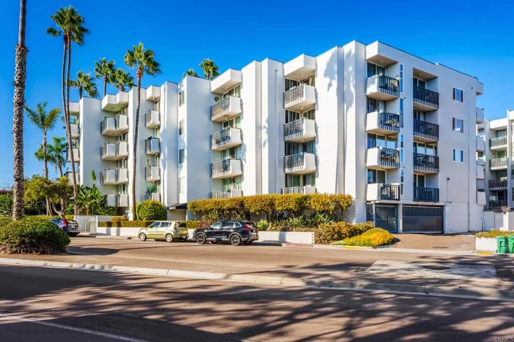 727 Sapphire Street 208, San Diego, CA — listing photo 1