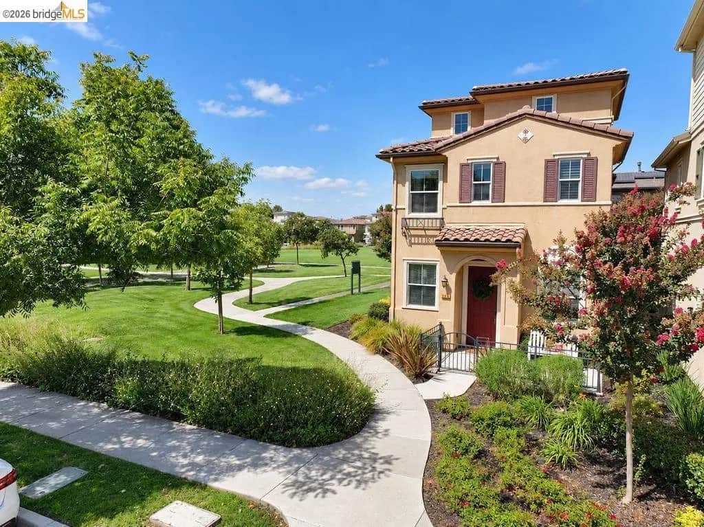 806 Queen Palm Ln, Brentwood, CA — listing photo 1