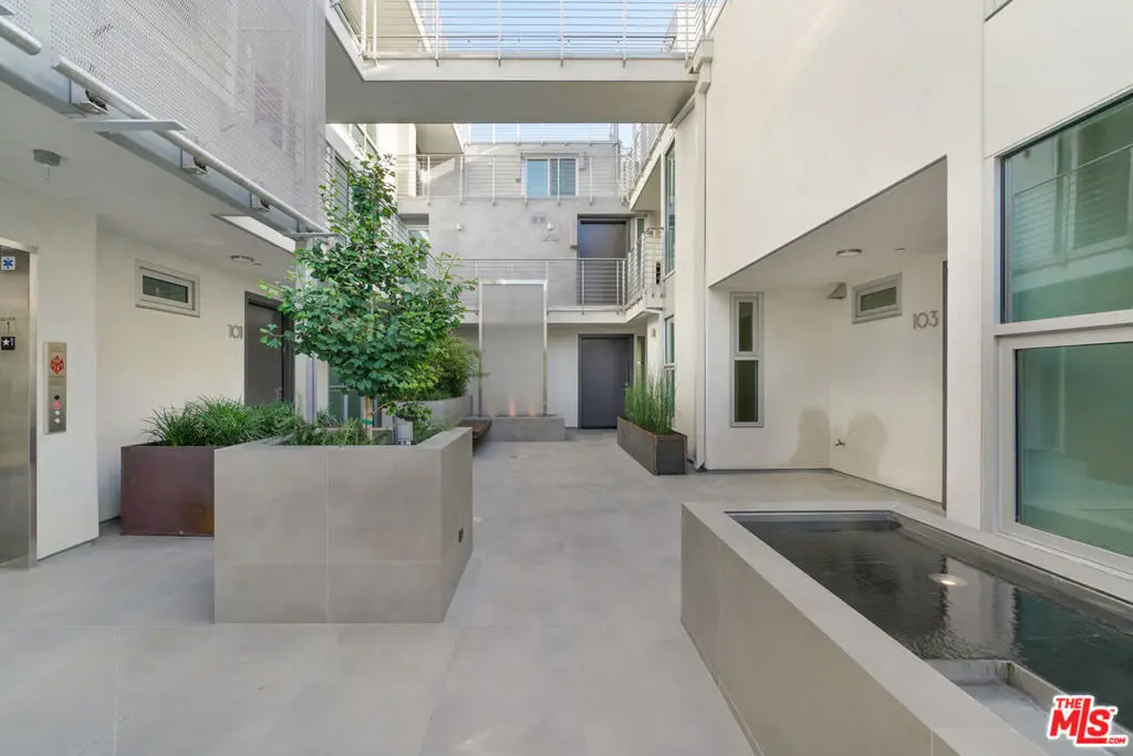8210 Fountain Avenue 202, West Hollywood, CA — listing photo 1