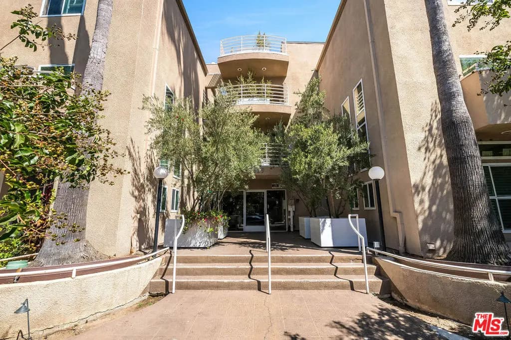 10629 Woodbridge Street 311, Toluca Lake, CA — listing photo 1