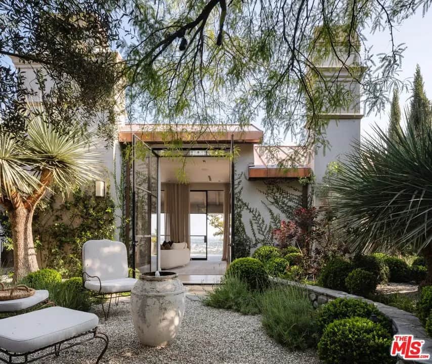 9360 Readcrest Drive, Beverly Hills, CA — listing photo 1