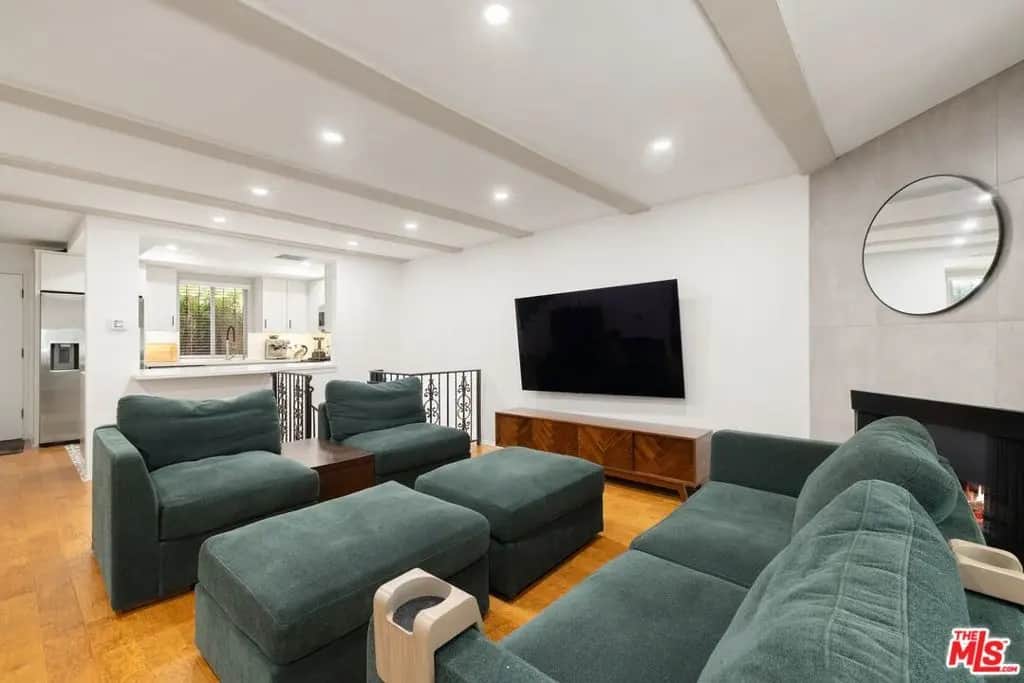 1209 Larrabee Street 4, West Hollywood, CA — listing photo 1