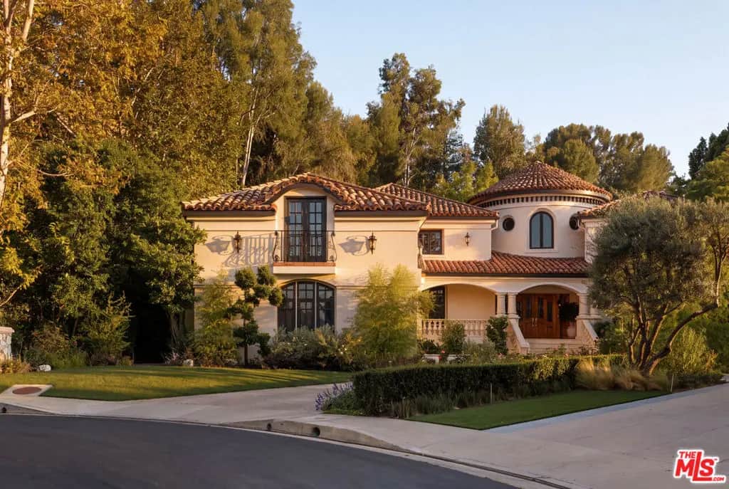 3829 Hayvenhurst Drive, Los Angeles, CA — listing photo 1