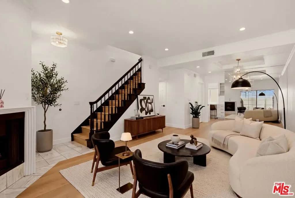 5145 Yarmouth Avenue 19, Los Angeles, CA — listing photo 1