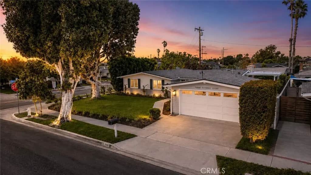 300 Esther, Costa Mesa, CA — listing photo 1